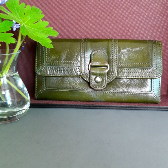 Danier leather wallet. - Picture 1 of 6